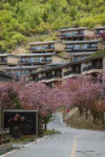 High Mountain Resort Shangri-La