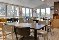 B&B Hôtel Châlons-en-Champagne - Frühstück