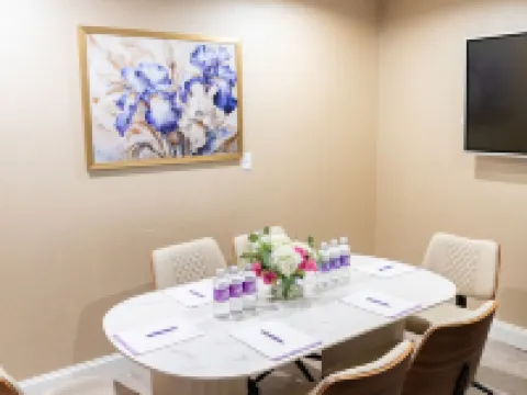 Iris Hotel Boston Hotels in Brookline