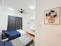 PLATINO SERVICE APARTMENT, 2BR Family Suite, Next to Paradigm mall JB with Big Patio & Pool Access