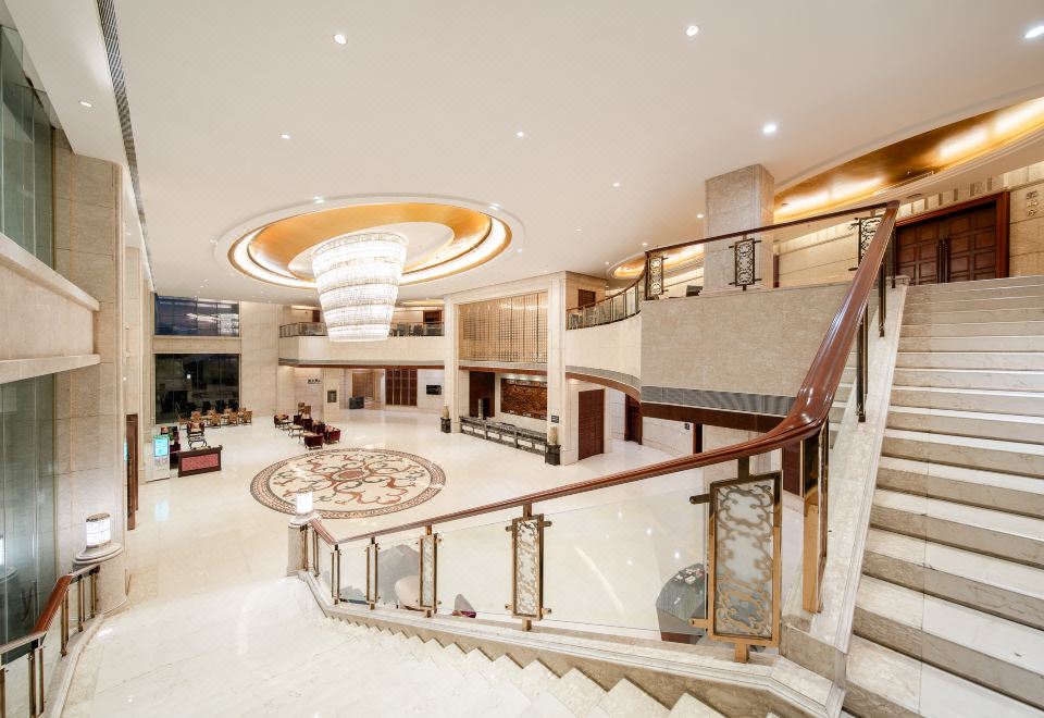 골든 호텔 로비