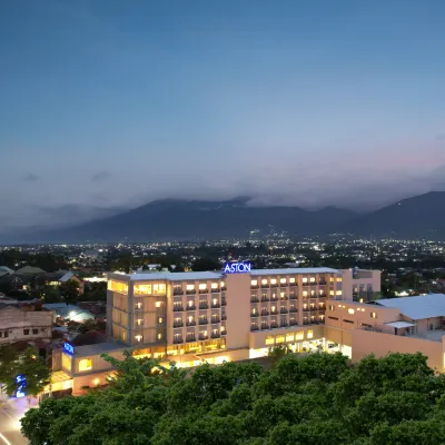 Aston Palu Hotel & Conference Center Hoteles cerca del Aeropuerto Mutiara