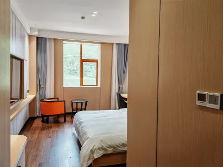 Dege Qin Chuan No.1 Grand Hotel (Manigango)