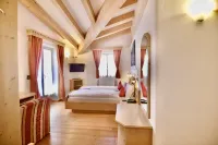 Al Piccolo Hotel Các khách sạn gần Cappella Del Crocifisso