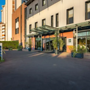 iH Hotels Milano Gioia Отели рядом с достопримечательностью «Станция метро Ca' Granda»