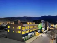 芊芊芒果樹飯店（阿壩格爾登寺院店） 阿壩縣城觀景台附近的飯店