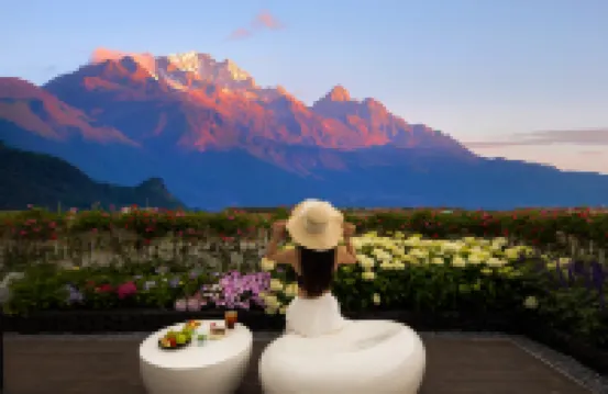 Lijiang In the Painting | Seasonal Flower Garden and Snow Mountain Scenic Resort Homestay