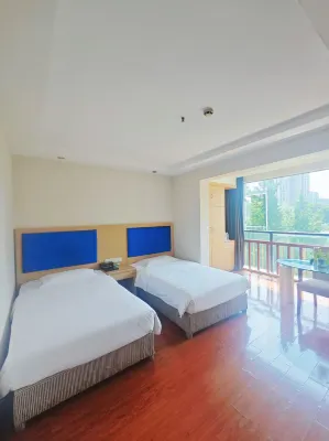 Xinzun Hotel (Leshan Station Jiaxing Road Food Street Store)