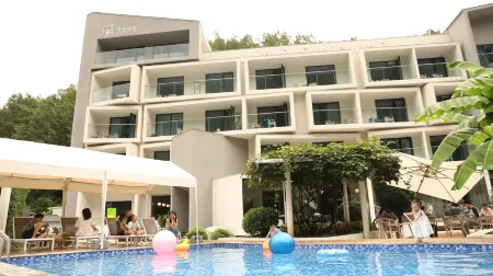 Miduo Manjing Designer Hotel Отели рядом с достопримечательностью «First Draftage of Zhashui Canyon»