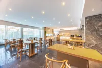 Qingmu Platinum Hotel (Danyang High-Speed Railway Station Wuyue Plaza) Hotels in Danyang