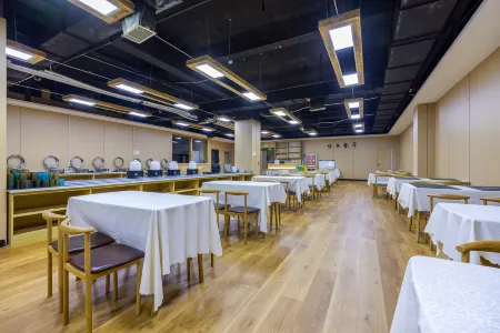 Golden Came International Hotel. Отели рядом с достопримечательностью «Dunhuang Ancient City»