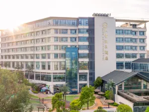 Zhenxiong Dagu Hot Spring Hotel (Daguli Happy City)