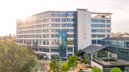 Zhenxiong Dagu Hot Spring Hotel (Daguli Happy City) Отели рядом с достопримечательностью «Chishuiyuan Square»