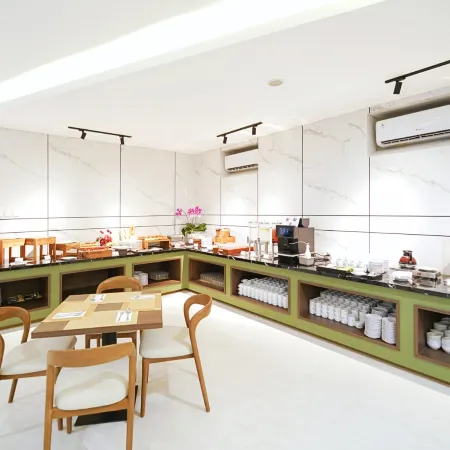 Grand Whiz Hotel Praxis Surabaya