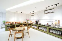 Grand Whiz Hotel Praxis Surabaya - breakfast