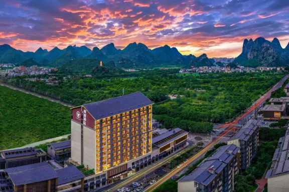 Guilin Yachne· Landscape Mirror Hotel (Guilin Railway Station and the Mixc mall Branch) Ξενοδοχεία στην πόλη Γκουιλίν
