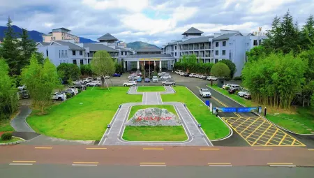 Yishuiwan Hotel Отели рядом с достопримечательностью «Ji Guan Cave»