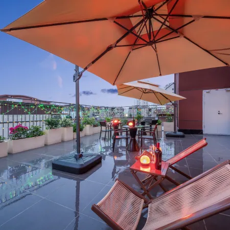 EZZI HOTEL Отели рядом с достопримечательностью «Храм Баотун»
