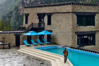 Yading BORE Secret Realm Hotel - Swimmingpools