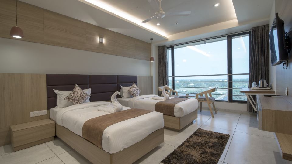 HOTEL SILVERA GRAND