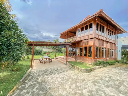 Arovala Villa Отели рядом с достопримечательностью «Farmhouse Susu Lembang»