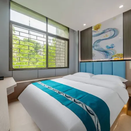 Four Seasons Business Hotel