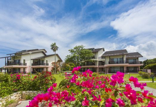 오쿠마 프라이빗 비치 & 리조트 풀장