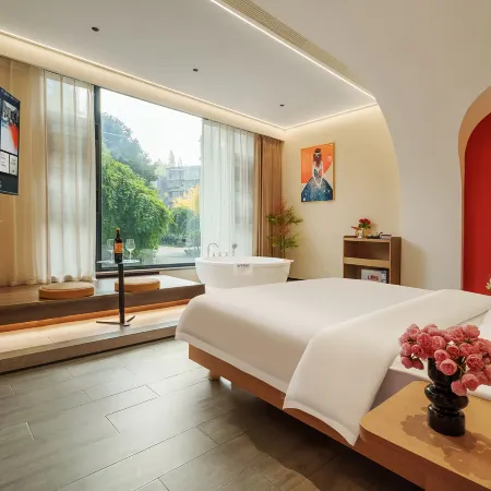 Oude Hotel (Leshan Zhanggongqiao Food Street)