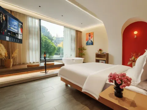 Oude Hotel (Leshan Zhanggongqiao Food Street)