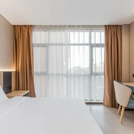 Home Inn Pebble Hotel (Yangzhou University - Slender West Lake Scenic Area Branch)