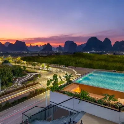 Floral Hotel·Biyuan Ting Luxury Homestay (Yangshuo Shili Gallery Yulong River Branch) Hotels near Liugongcun