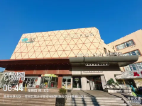 Atour Light Hotel Qingdao North Railway Station ShengPing Road Qingdao University of Science & Technology Gymnasium周辺のホテル