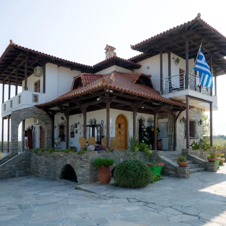 ARCHONTIKO ALEXANDROS LUXURY SUITES