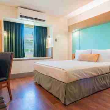 Microtel by Wyndham South Forbes Near Nuvali Rooms