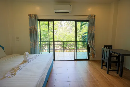 ห้องดีลักซ์ควีน (วิวลำธาร)