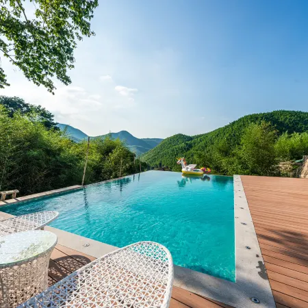 YoLo Qingdie Wu·Linya Yunshu B&B