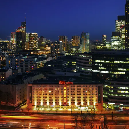 Ibis Warszawa Centrum Отели рядом с достопримечательностью «Воля»