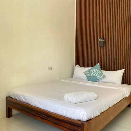 RedDoorz @ Westeria Hostel