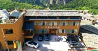 Green Grain Moments · Cloudview Homestay (Zhagana Scenic Area)