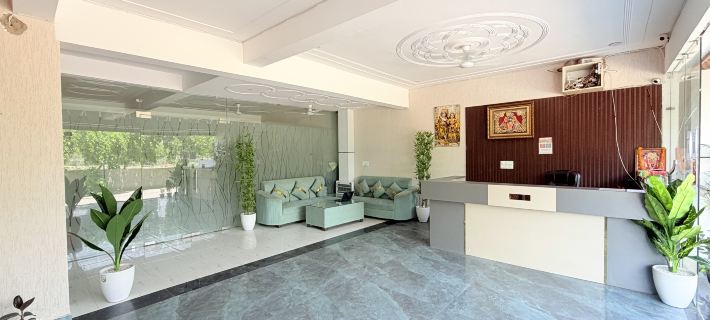 Shri Prem Sharnam - By The Aureo Hotels 브린다반 호텔