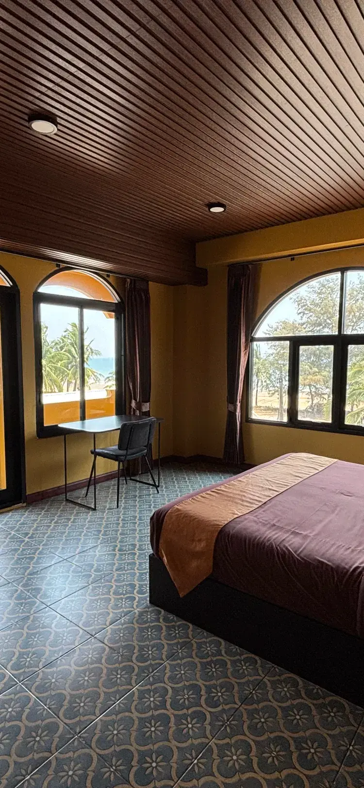 ห้องดีลักซ์พร้อมระเบียงและวิวทะเล(เตียงคิงไซส์)