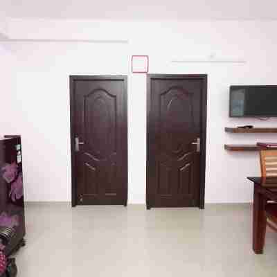2 BHK Furnished Flat - 200 m to Guruvayur Temple - For FAMILIES ONLY Hotel Exterior