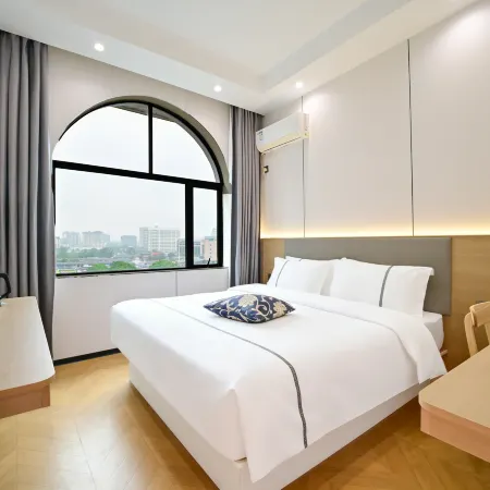 Xianggui Smart Audio-Visual Hotel (Guilin North High-Speed Rail Station Branch)
