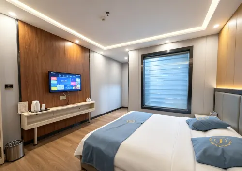 Pingyu Qianjiangyuan Theme Hotel (People's Hospital)