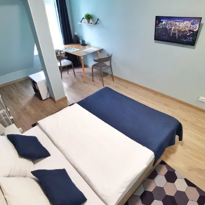 Atika Mini Hotel 鄰近鐵路廣場的酒店
