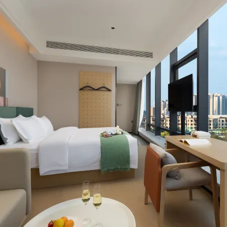 ELONG L.RAY (Guangzhou Huadu Sunac Resort Baiyun International Airport)