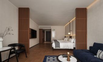 THE COZY HOTEL