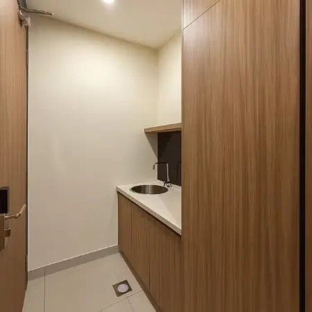 Selinggar M'tahari, Washer Inc, Kozi Square