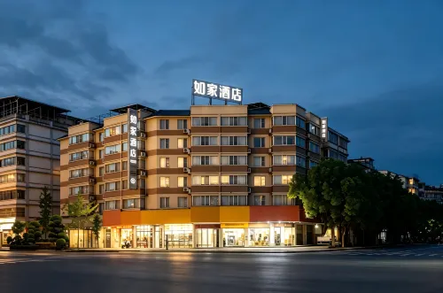 Homeinn · neo (Guilin High-Speed North Railway Station) - parking