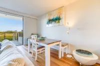 Beachfront Luxury Retreat - 4 Sao